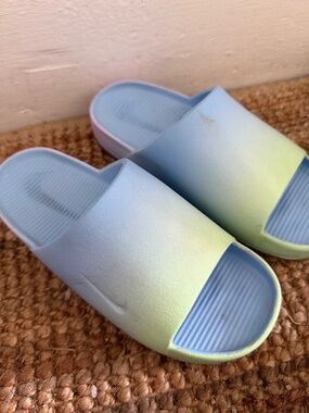 NIKE Slides